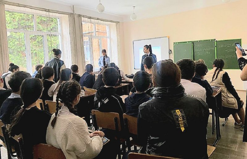 Полицейские Северной Осетии рассказали школьникам Пригородного района о вреде наркомании